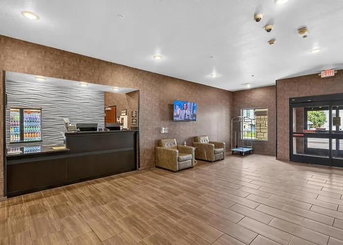 Cobblestone Hotel & Suites Waukesha West Milwaukee