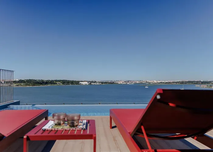 Upon Harbor - Seixal Bay Hotel