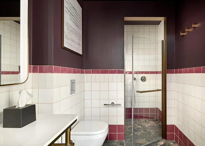Skald Akureyri, Curio Collection By Hilton