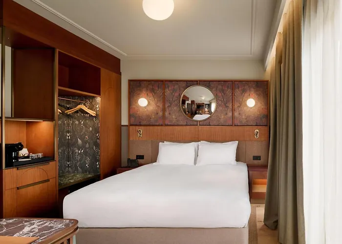 Skald Akureyri, Curio Collection By Hilton