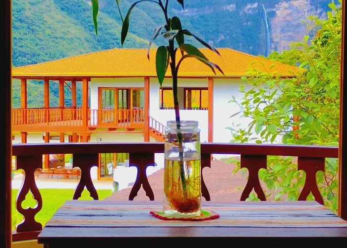 Gallito de las Rocas Lodge