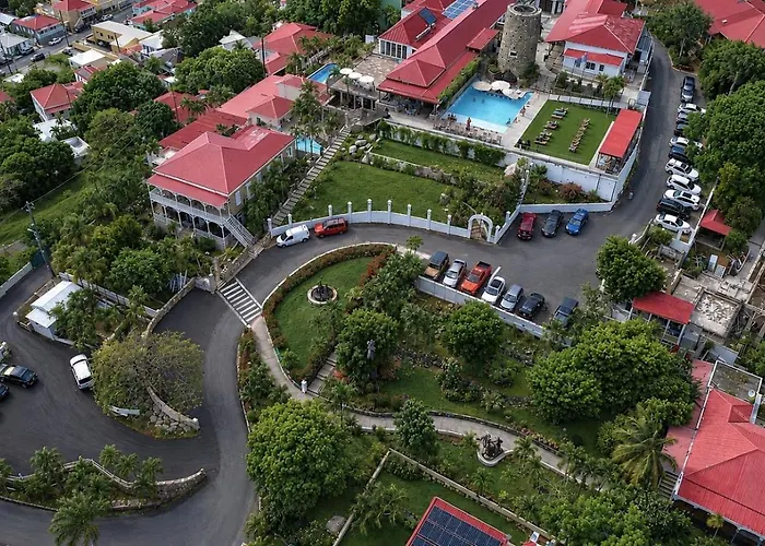 Blackbeard'S Castle Hotel