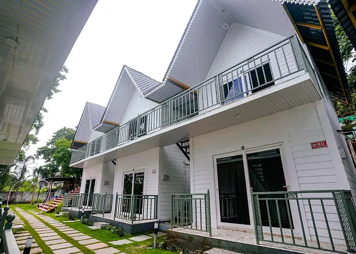 Fabhotel Mayura Nature Resort - Nr Club Cubana