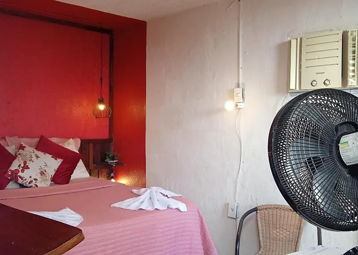 Pousada Dádiva e Passeios ,Suite 6, Simples a Passos da Praia do Pontal e do Centro Histórico ,com Lanchonete no Pátio