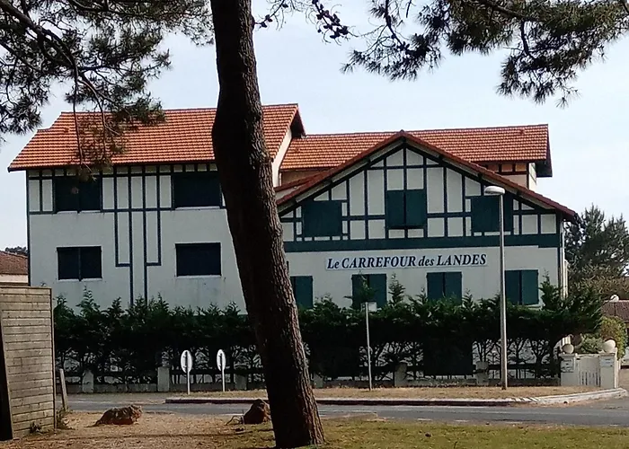 Le Carrefour Des Landes
