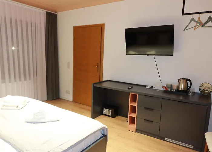 Juna'S Hotel
