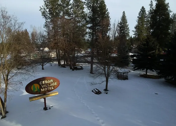 Cedar Village Motel