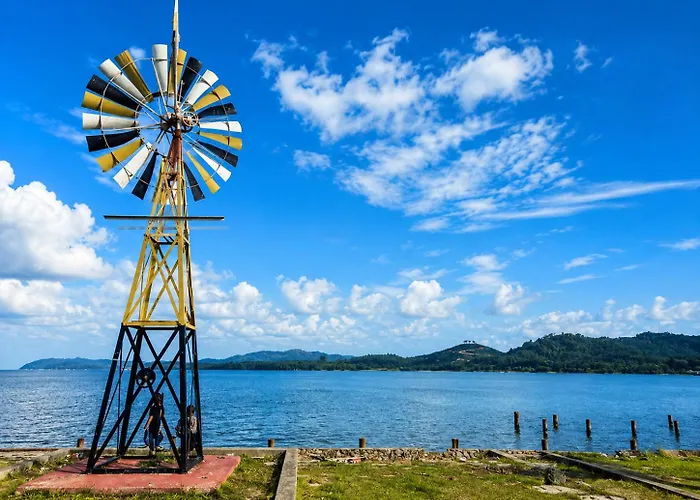 Ark Lumut Seafront Hotel
