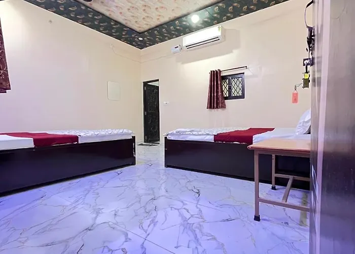 Shri Garud Govind Dham Near Prem Mandir