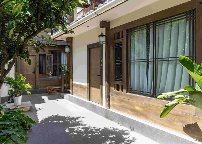 The Nomad Yard - Lijiang Old Town - Social Hostel For Travelers, Hikers & New Friends - Eat & Drink - Free Pick Up From Airport For 3 Nights