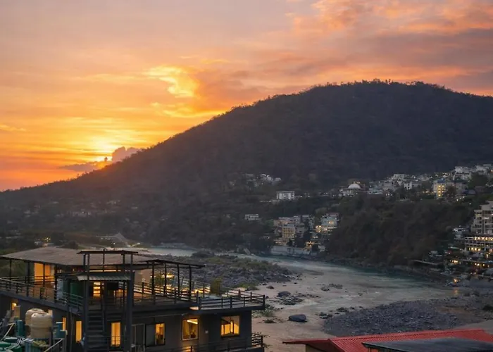 Around Stays-By The Ganges, Lakshman Jhula