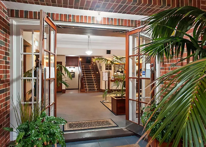 Caves House Hotel