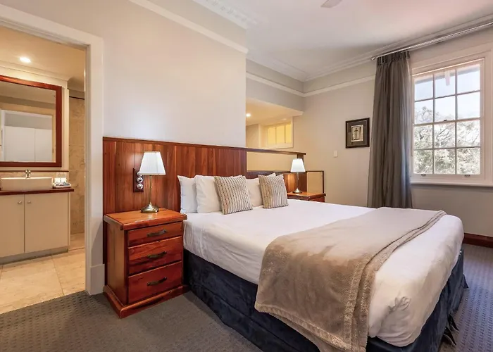 Caves House Hotel