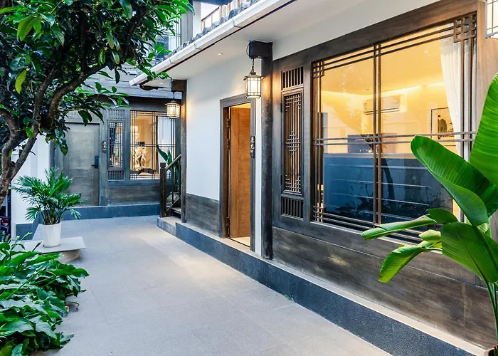 The Nomad Yard - Lijiang Old Town - Social Hostel For Travelers, Hikers & New Friends - Eat & Drink - Free Pick Up From Airport For 3 Nights