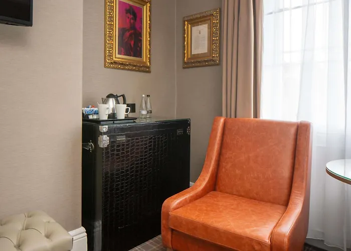 The Queen At Chester Hotel - Handwritten Collection