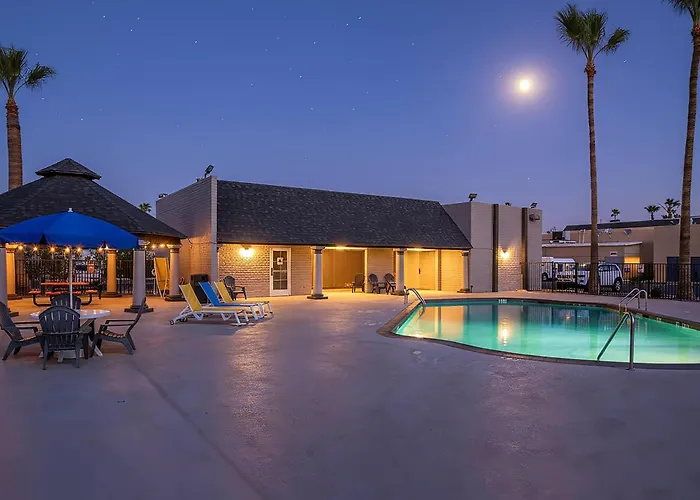 Super 8 By Wyndham Mesa Downtown Near Convention Center
