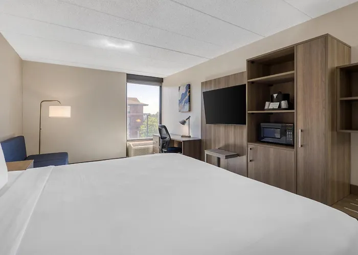 Surestay Plus Hotel By Best Western Chicago Lombard