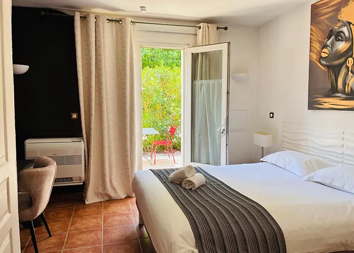 Logis Hôtel&Spa Déjeunez Sous L'Arbre