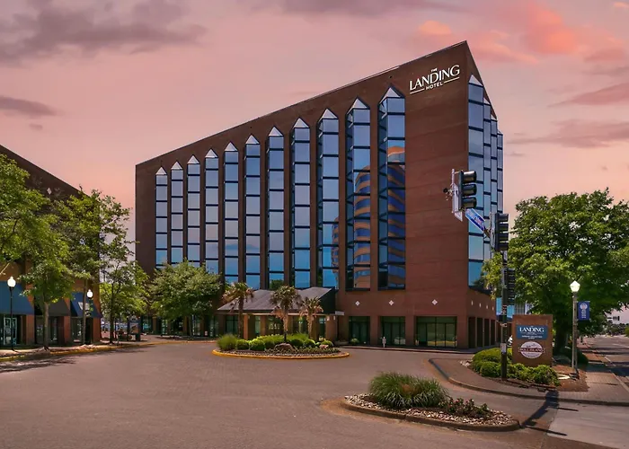 The Landing At Hampton Marina, Tapestry Collection By Hilton Hotel
