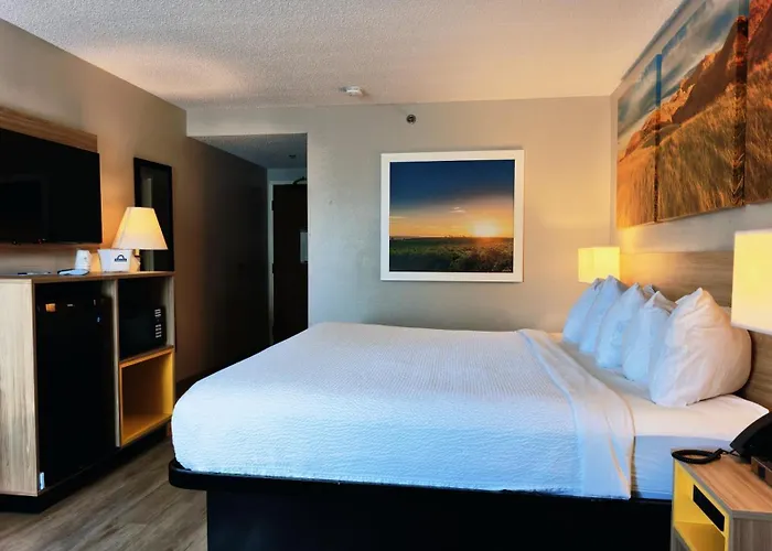 Days Inn By Wyndham Fargo - West Acres