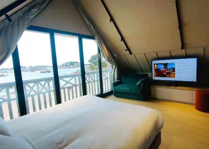 Logis Hôtel Saint Guirec Et De La Plage