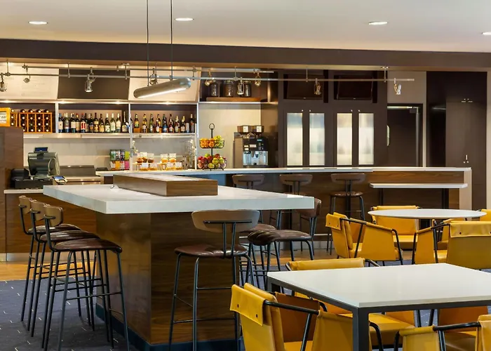Courtyard By Marriott Madison West / Middleton