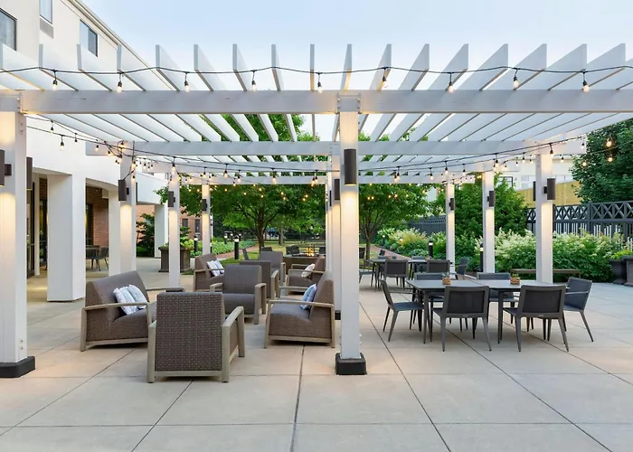 Courtyard By Marriott Madison West / Middleton Hotel