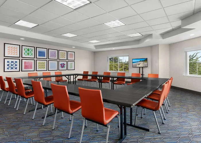 Holiday Inn Express & Suites Marina - Monterey Bay Area By Ihg