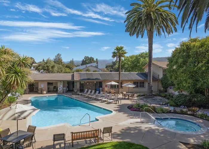 El Pueblo Inn