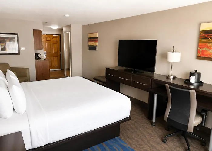 Astoria Hotel & Event Center