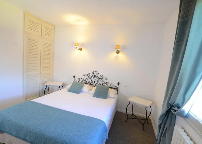 Logis Hotels - Hotel Restaurant Du Midi