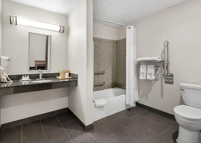 Quality Suites Stratford