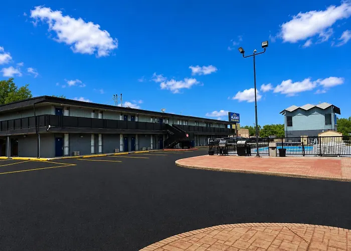 Alamo Inn & Suites
