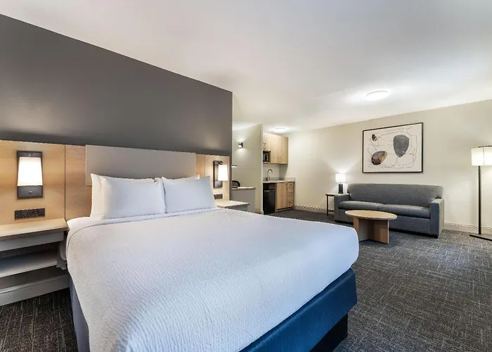 Days Inn & Suites By Wyndham Thunder Bay