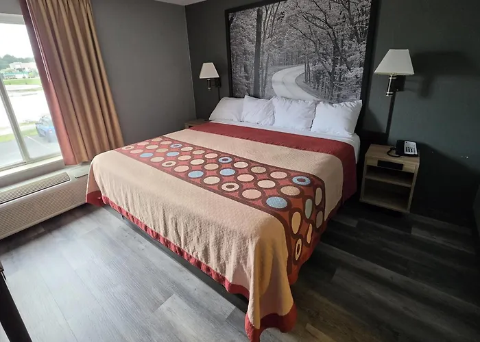 Super 8 By Wyndham Cloverdale In