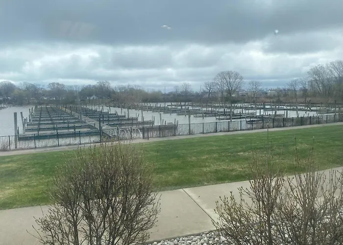 Holiday Inn Express & Suites Port Huron By Ihg