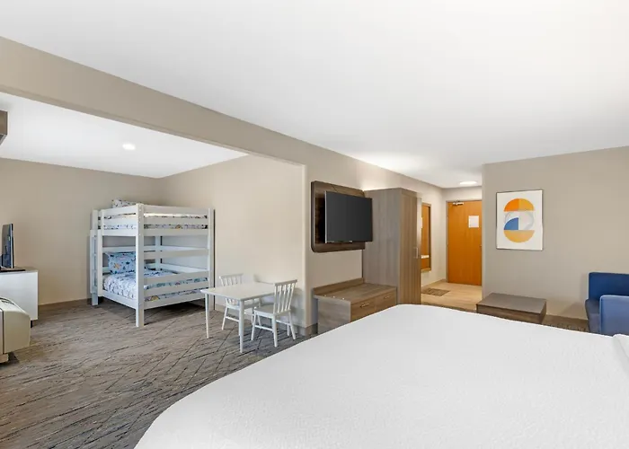 Holiday Inn Express & Suites Douglas By Ihg