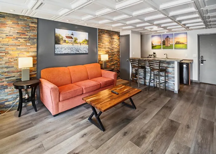 Terrace Bay Hotel - Lakefront Escanaba