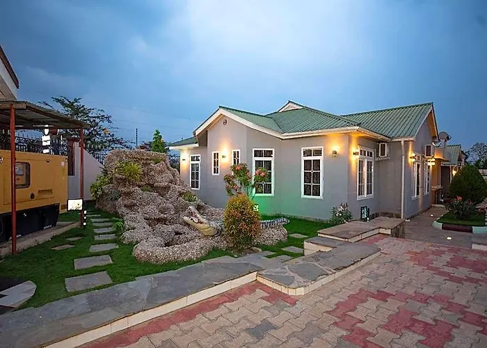 La'Tonna Safari Hotel