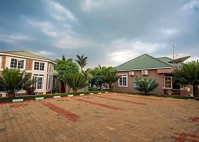 La'Tonna Safari Hotel