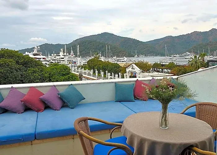 Dedeminn Marina Hotel