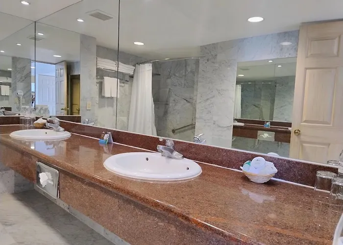 Wyndham Garden Tijuana Palacio Azteca