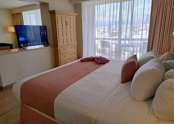 Wyndham Garden Tijuana Palacio Azteca