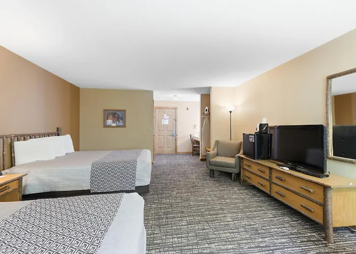 The Lodge At Crooked Lake