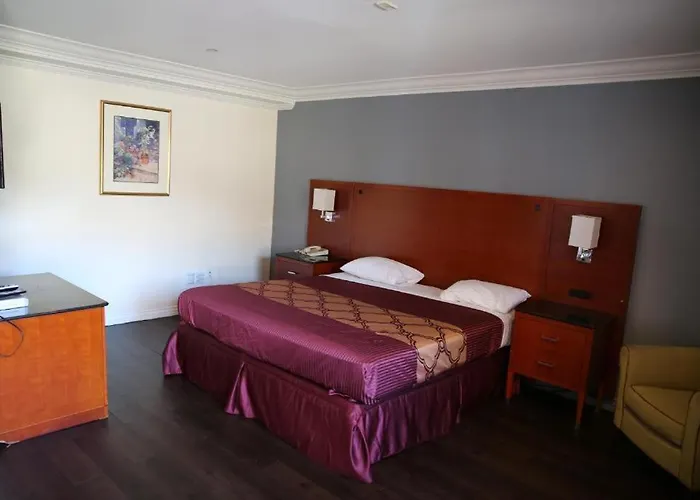 Chateau Inn & Suites Downey