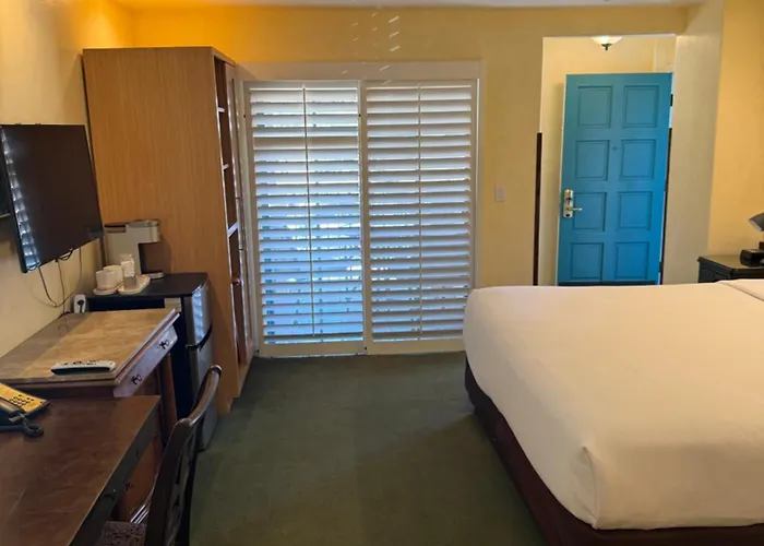 Castillo Inn At The Beach