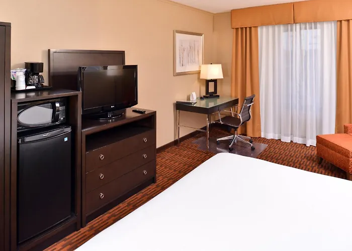 Holiday Inn Express Breezewood By Ihg