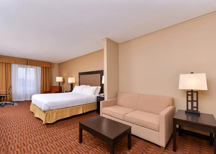 Holiday Inn Express Breezewood By Ihg