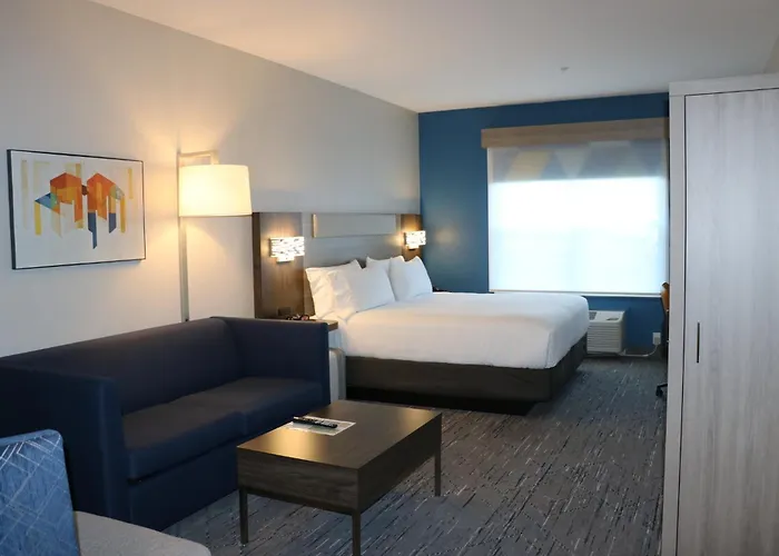 Holiday Inn Express & Suites Marquette By Ihg
