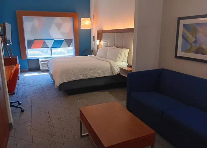 Holiday Inn Express & Suites Dyersburg By Ihg